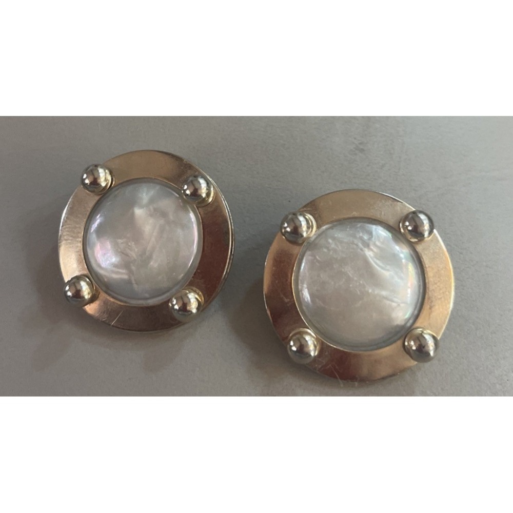 Vintage Elegant  White Lucite  Button Earrings With Gold‎ Tone Clip-On Art Decor